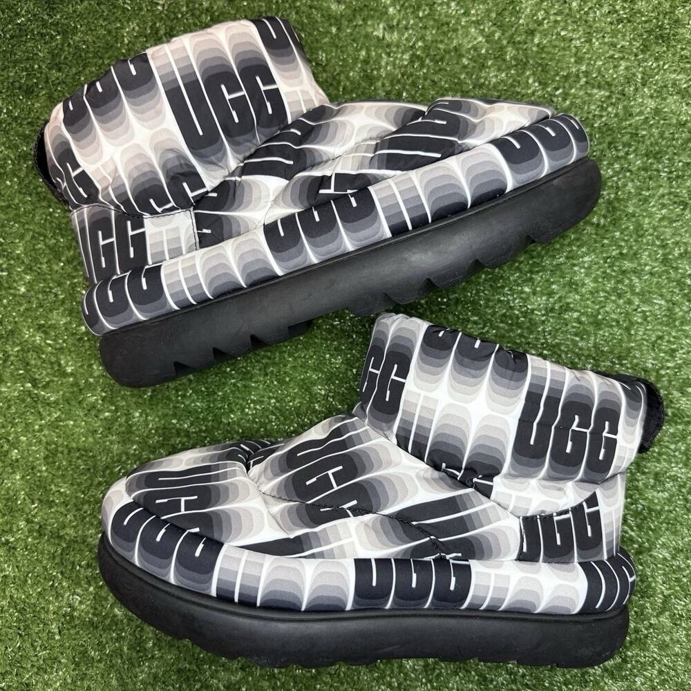UGG Classic Maxi Wavelength Mini boots in black and white women’s 7 size